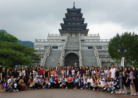 Khách hàng tham gia trải nghiệm giáo dục mầm tại Hàn Quốc cùng Dongsim